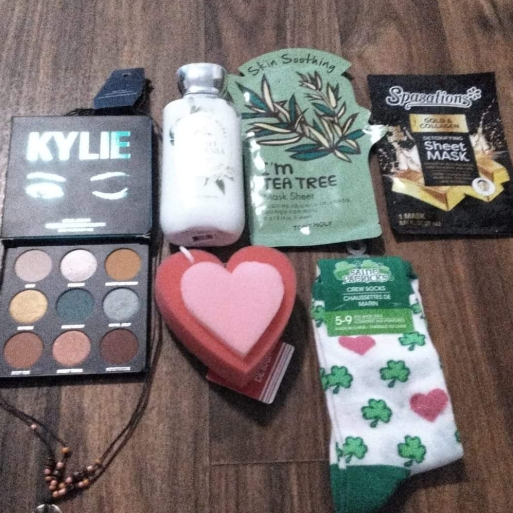 Makeup bundle